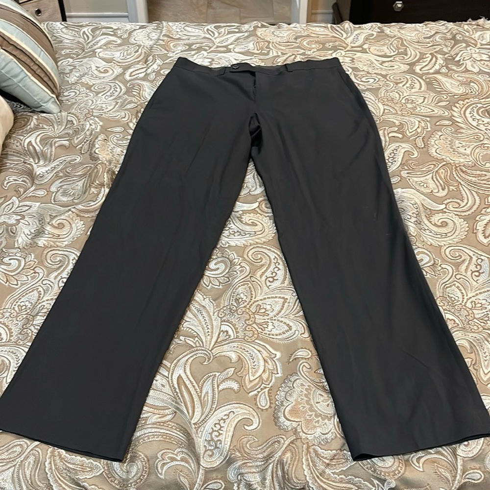 Calvin Klein, Men’s pant, 34 x 32, 65% Polyester, 35% Rayon